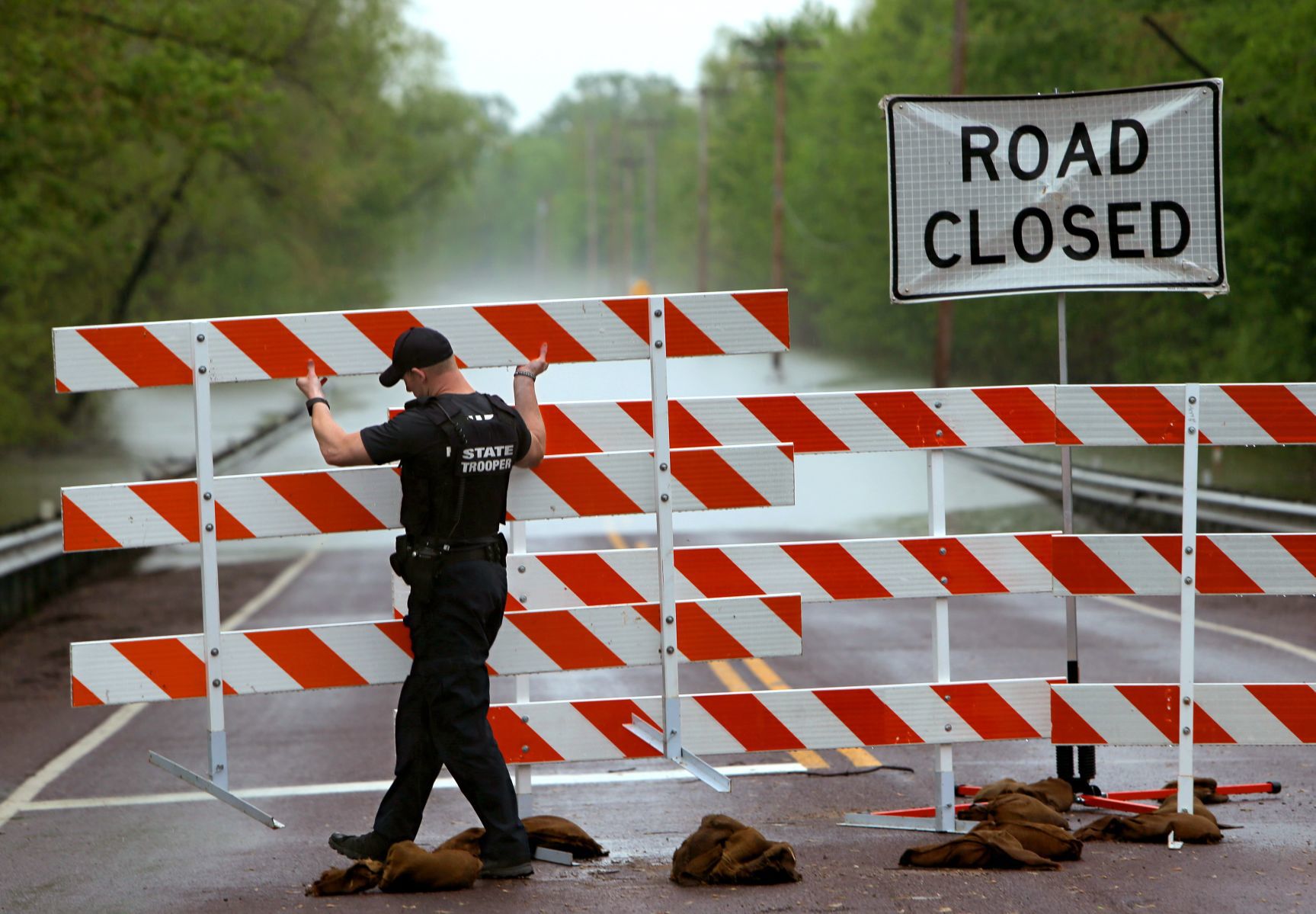 Rain, water levels threaten West Alton area